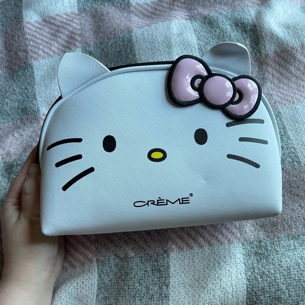 NWT Hello Kitty Makeup Bag